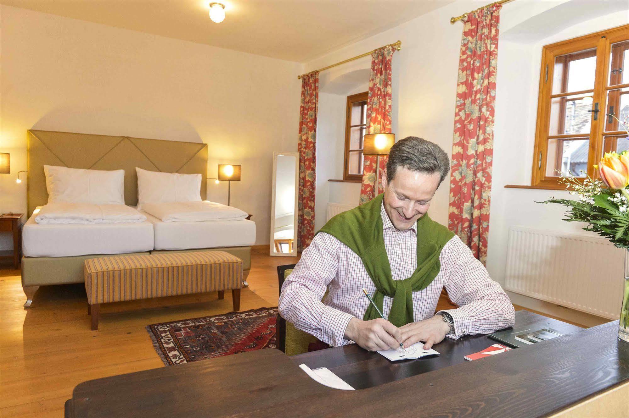Schlosshotel Mailberg Bagian luar foto