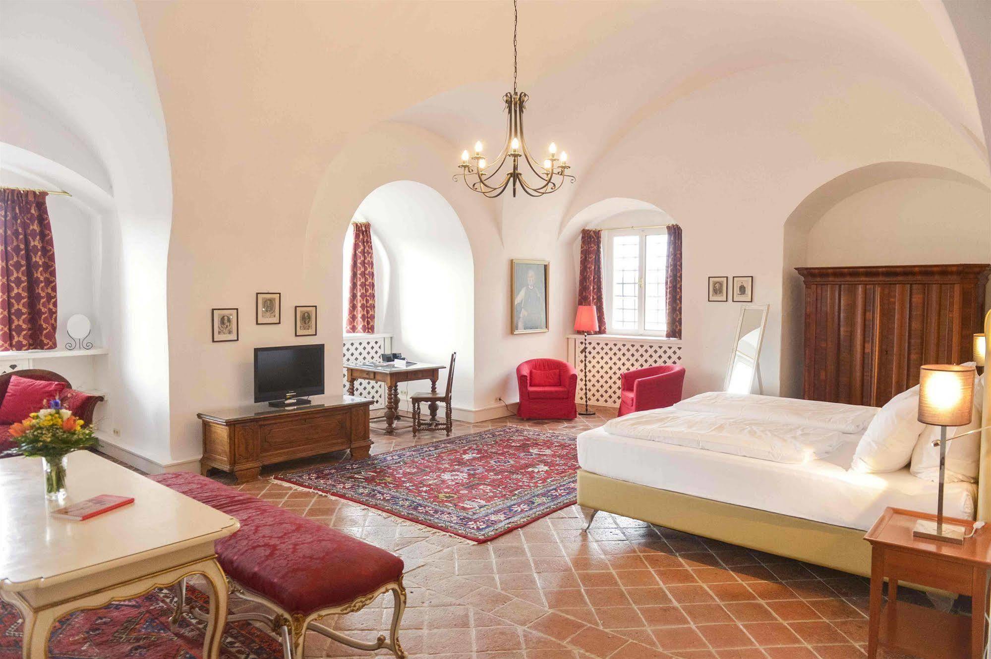 Schlosshotel Mailberg Bagian luar foto